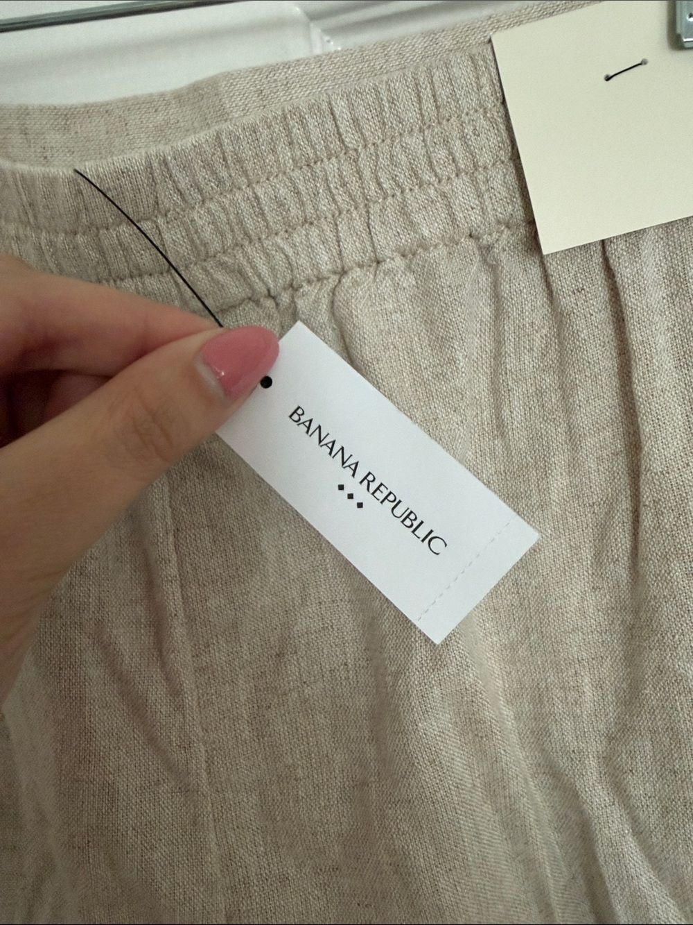 Banana Republic Beige Linen-Blend Casual Shorts - Picture 2 of 4
